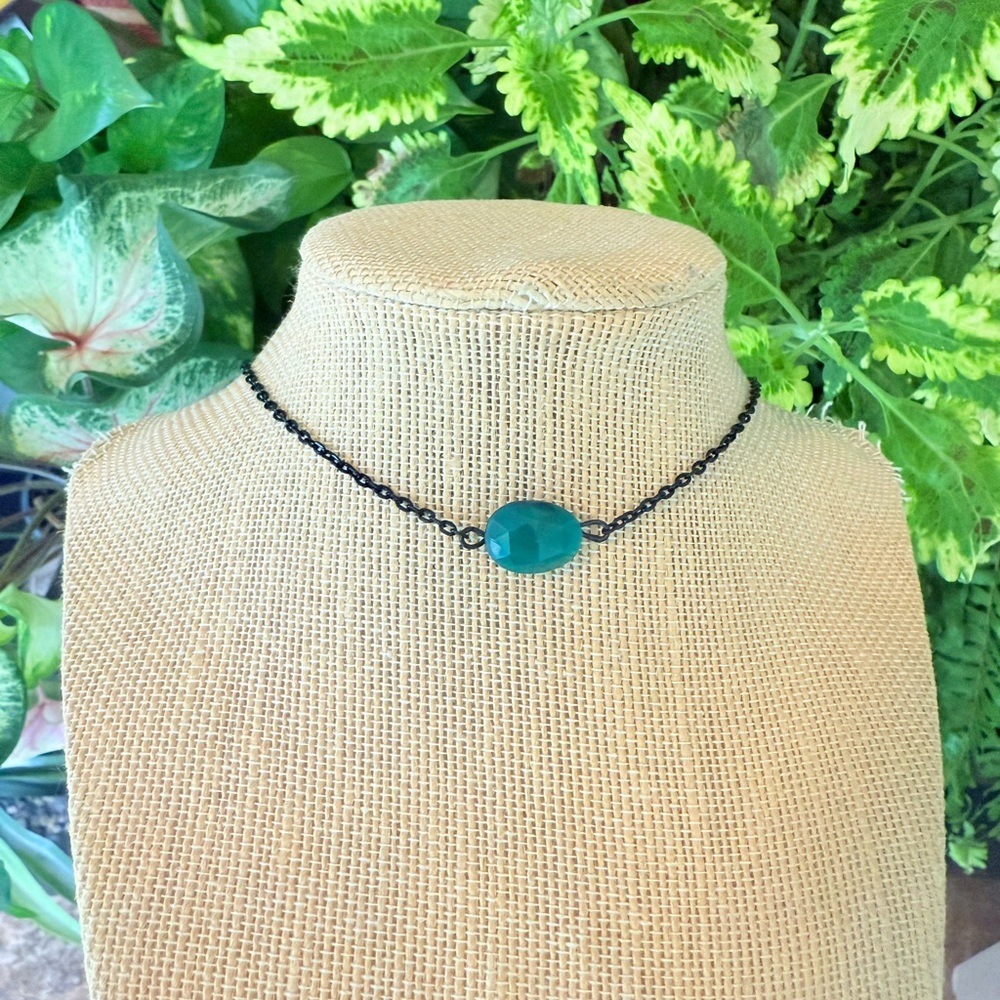 Elegant Green Stone Necklace - Picture 1 of 4
